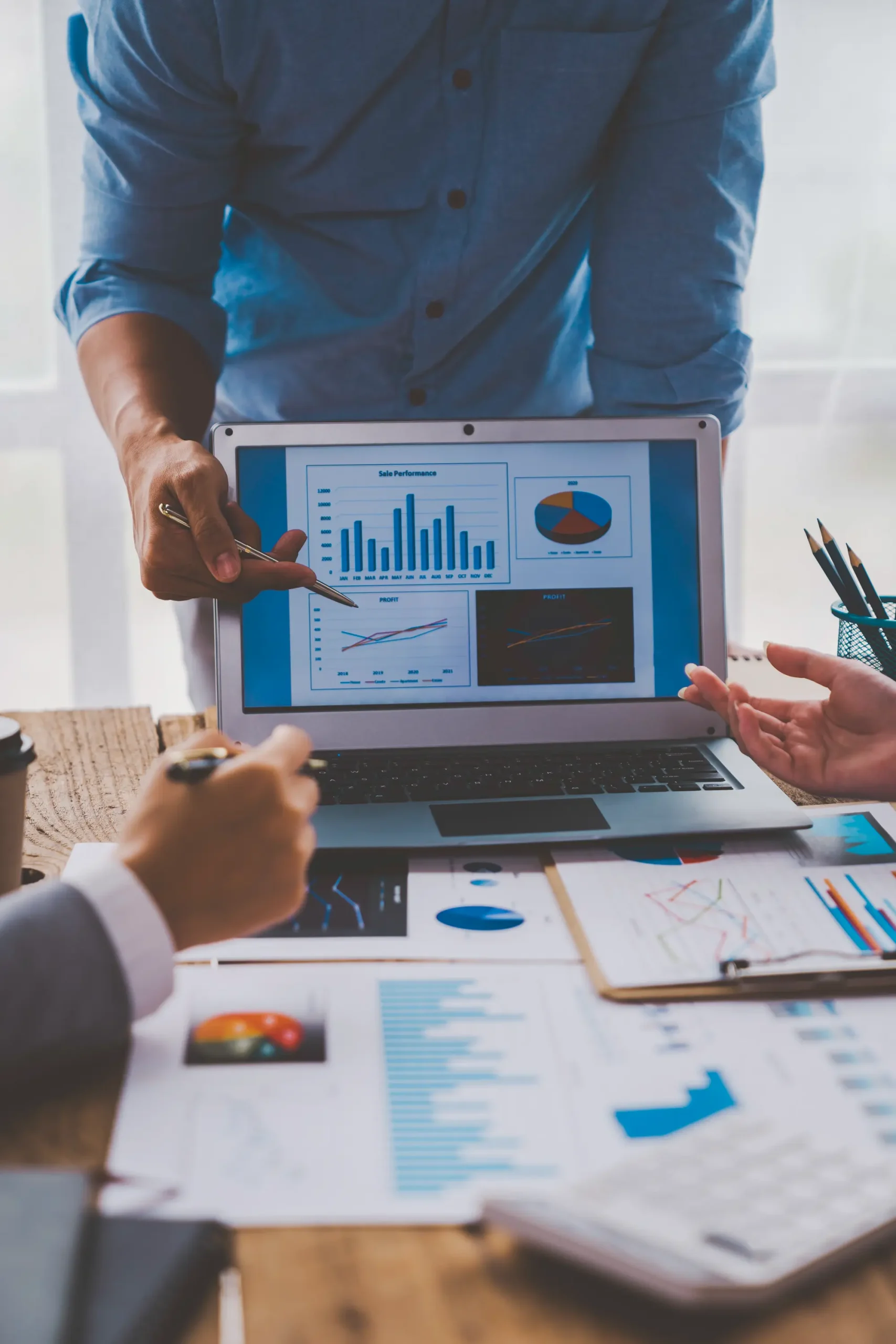business-professionals-meeting-to-discuss-sales-pe-2026-01-09-06-34-55-utc